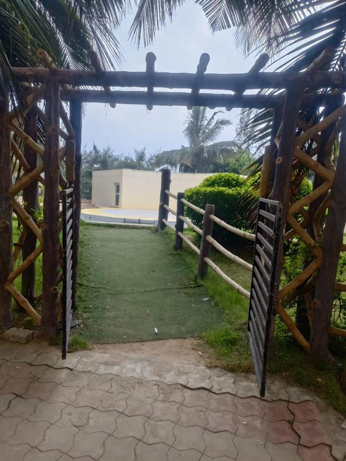 Green Heaven Shree Hotel Puri Bagian luar foto